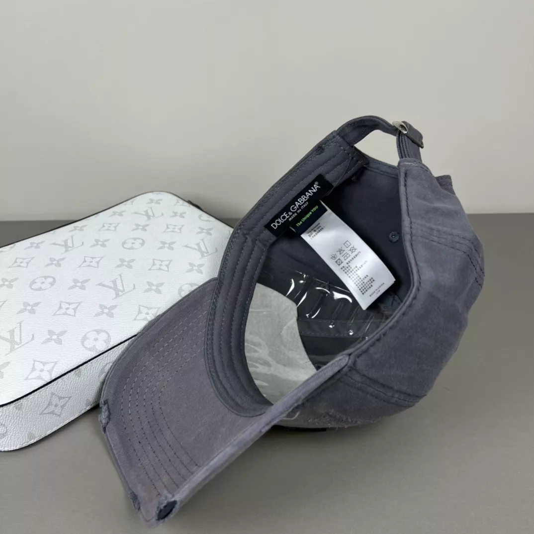 EasyMatch 8602 Dolce & Gabbana Caps