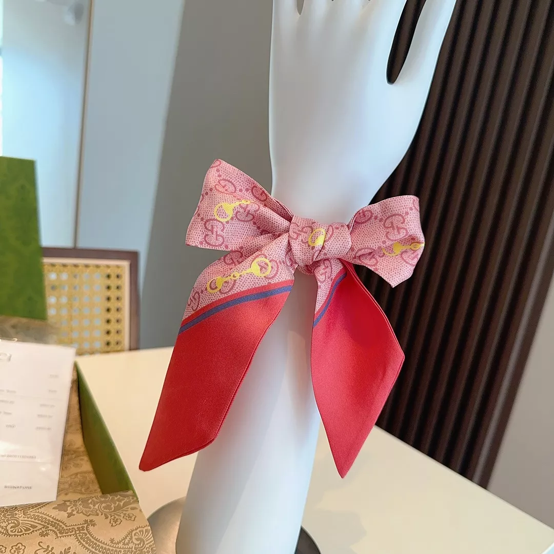 EasyMatch 8767 Gucci Silk Scarf