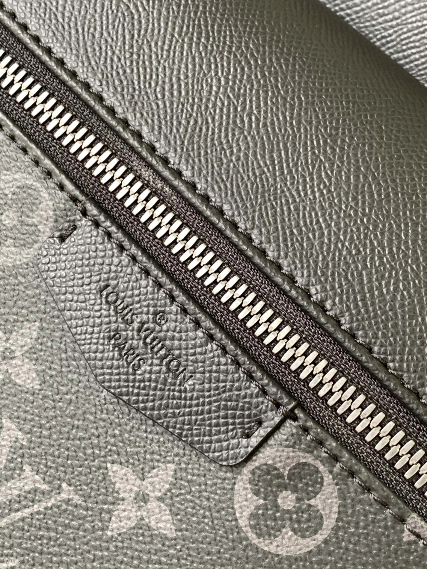 EasyMatch 8806 Louis Vuitton LV AAA Man Backpacks