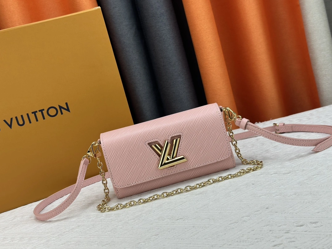 EasyMatch 9196 Louis Vuitton AAA Quality Messenger Bags For Women