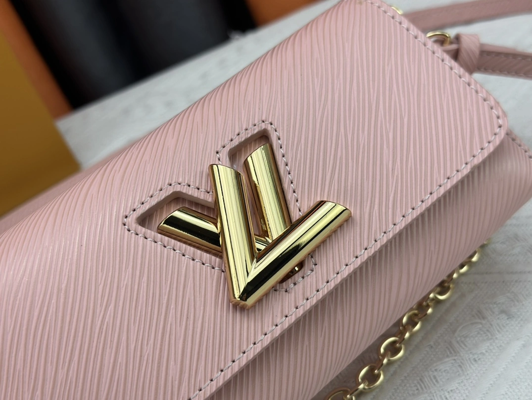 EasyMatch 9196 Louis Vuitton AAA Quality Messenger Bags For Women