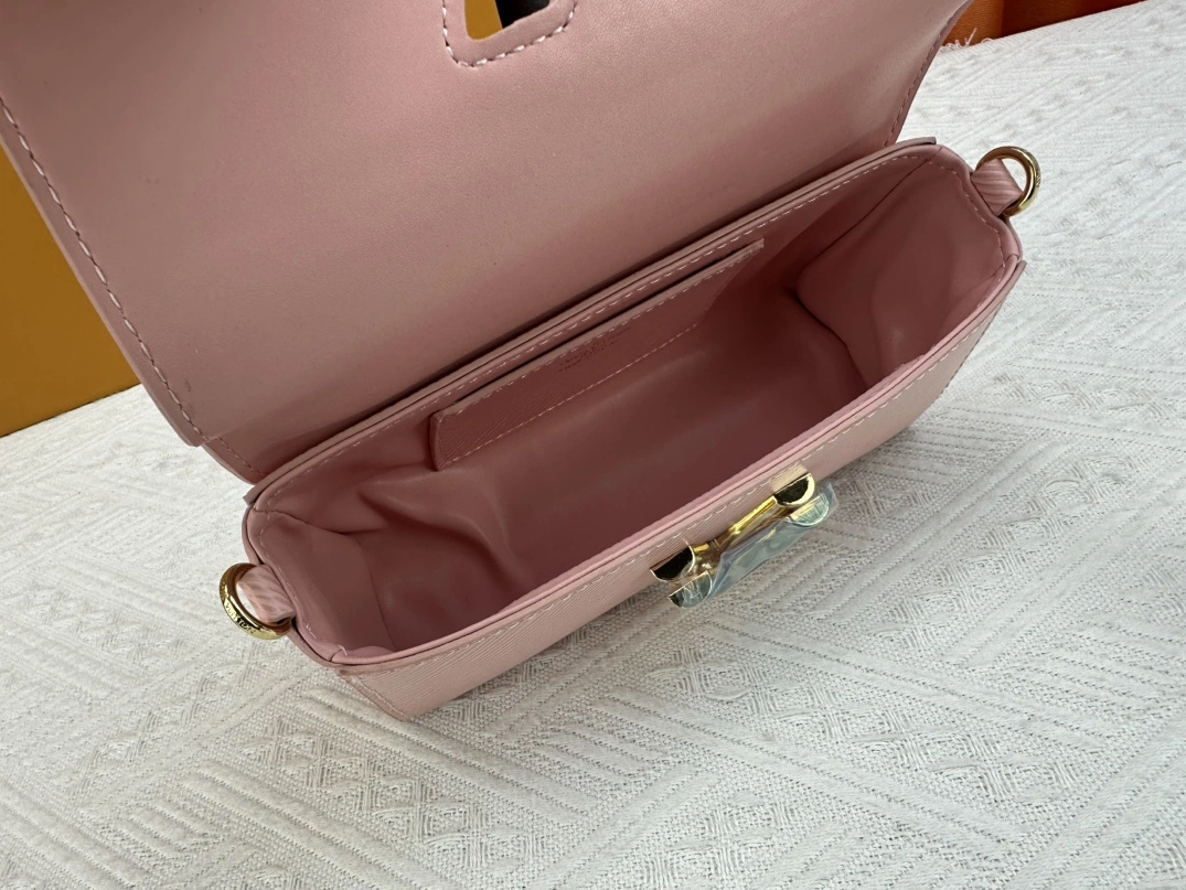 EasyMatch 9196 Louis Vuitton AAA Quality Messenger Bags For Women