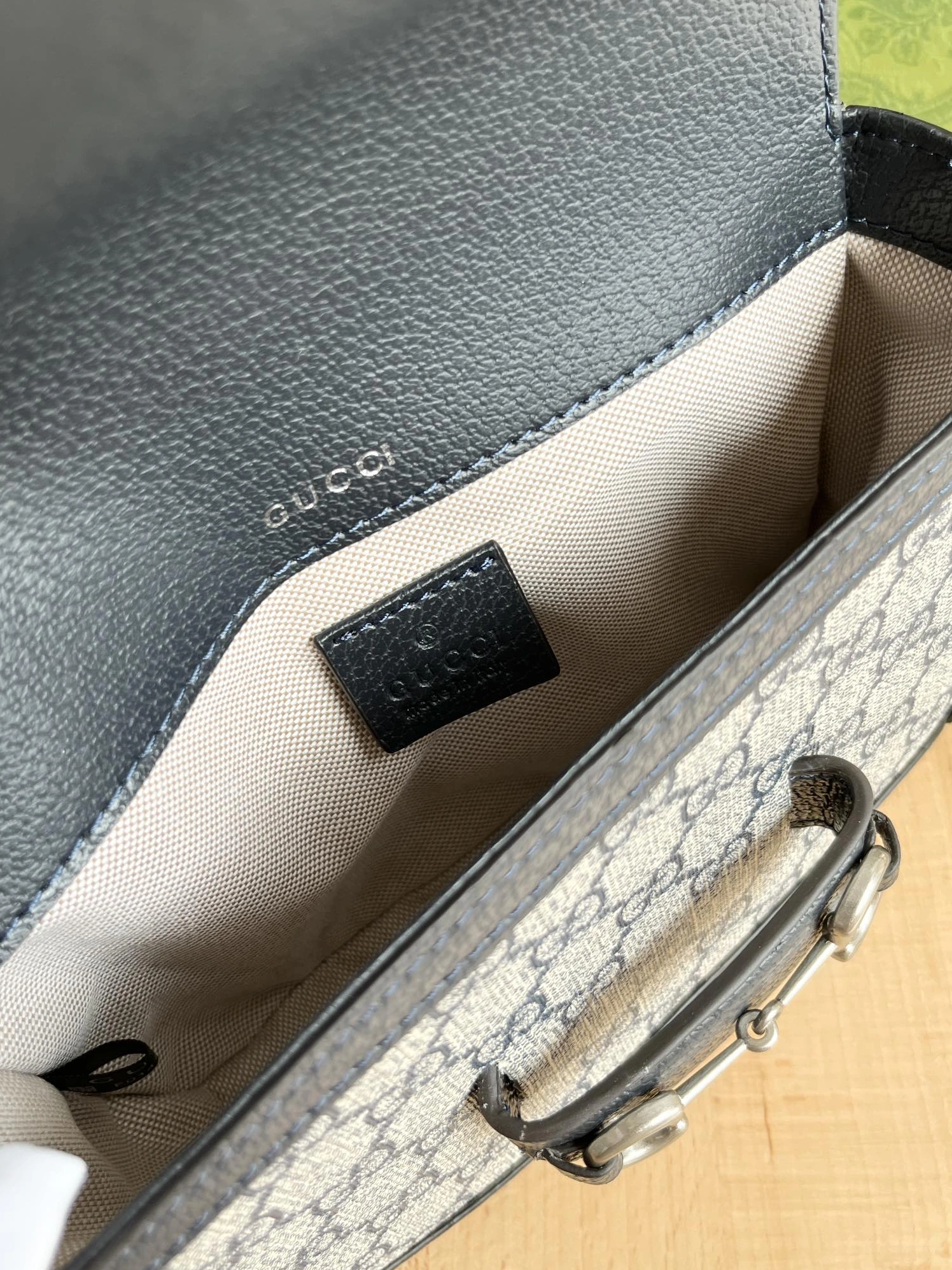 EasyMatch 9210 Gucci AAA Quality Messenger Bags For Women