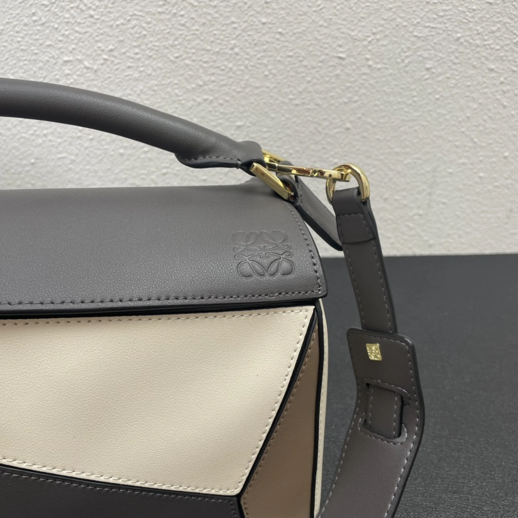 EasyMatch 9409 LOEWE AAA Quality Messenger Bags For Women