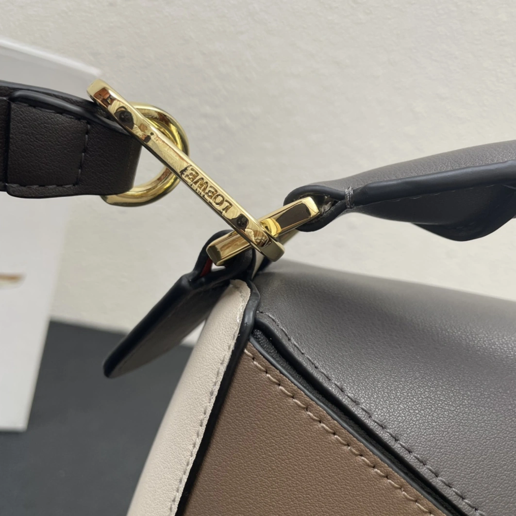 EasyMatch 9409 LOEWE AAA Quality Messenger Bags For Women