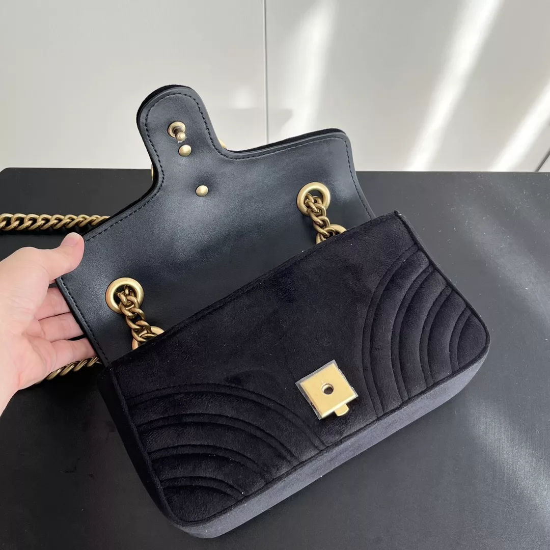 EasyMatch 9498 Gucci AAA Quality Messenger Bags For Women