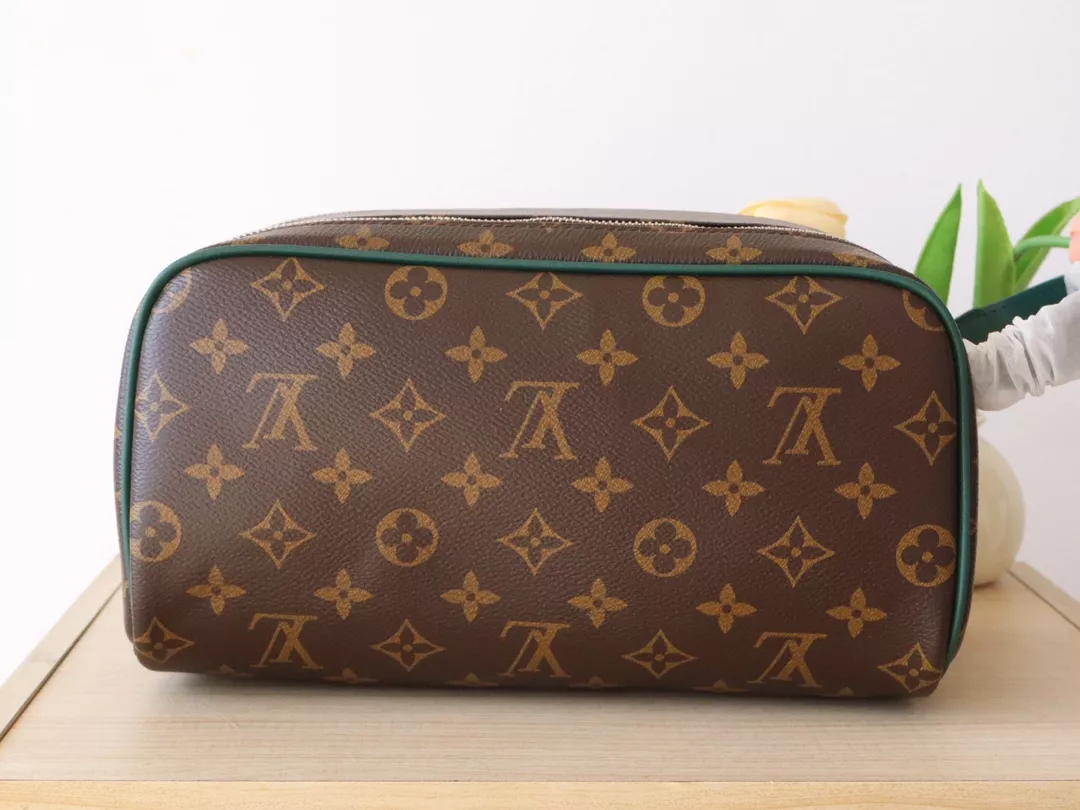 Efficient 1126 Louis Vuitton AAA Quality Handbags For Women