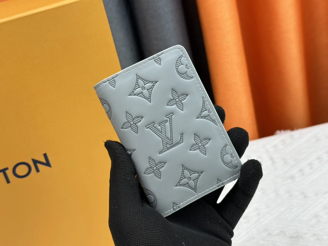 Efficient 1605 Louis Vuitton LV Card Case