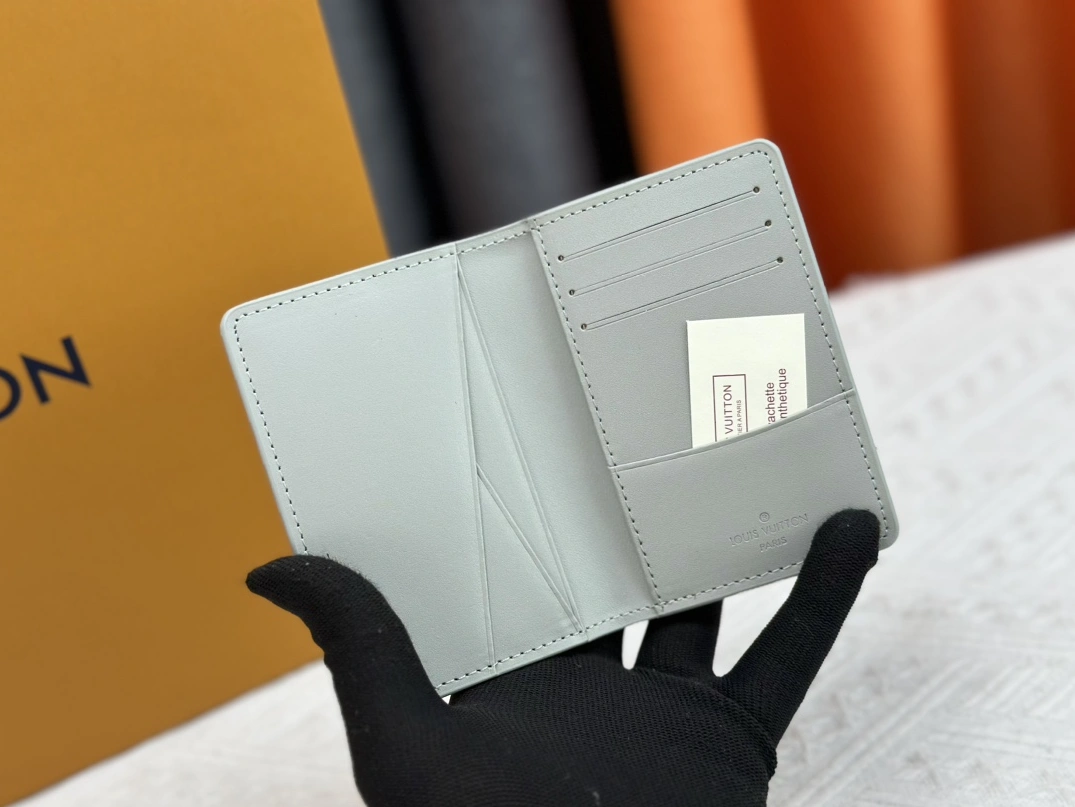 Efficient 1605 Louis Vuitton LV Card Case