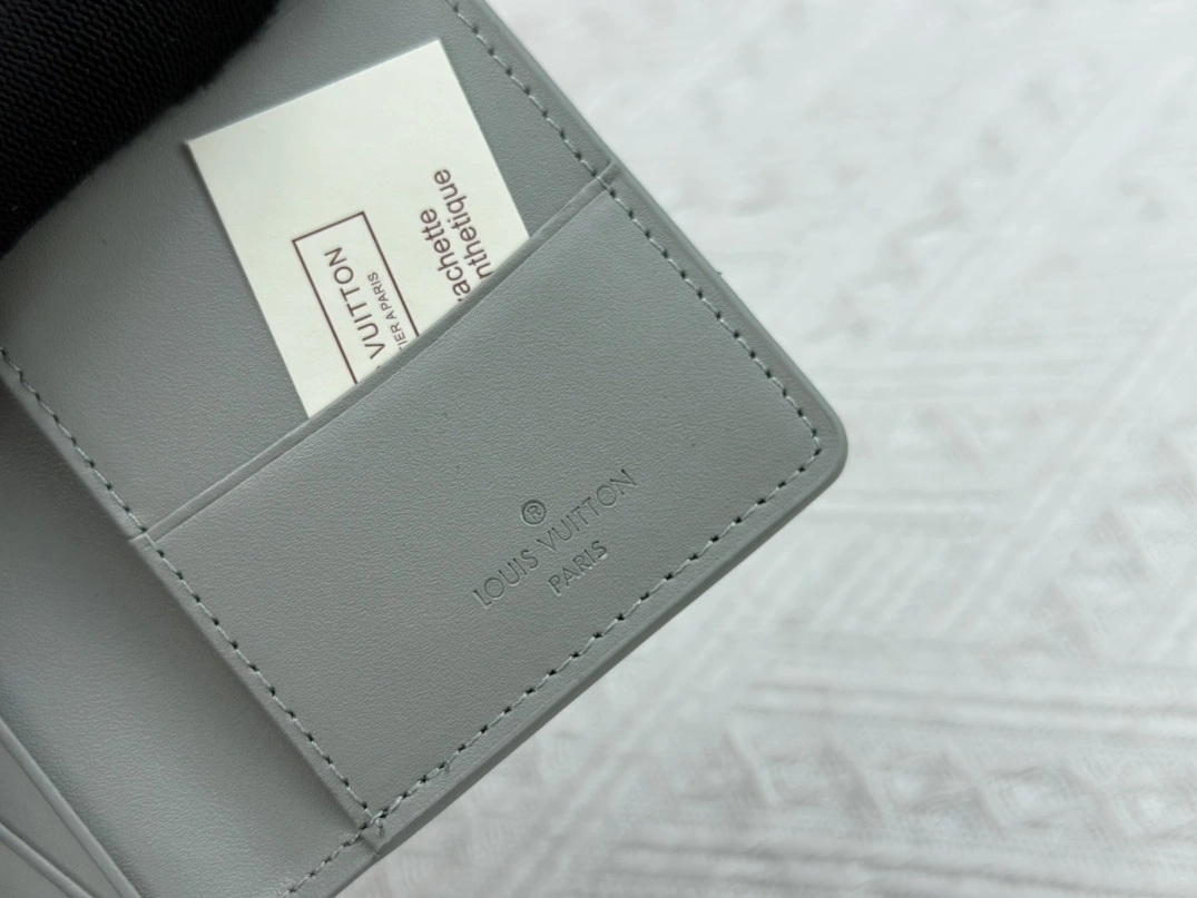 Efficient 1605 Louis Vuitton LV Card Case