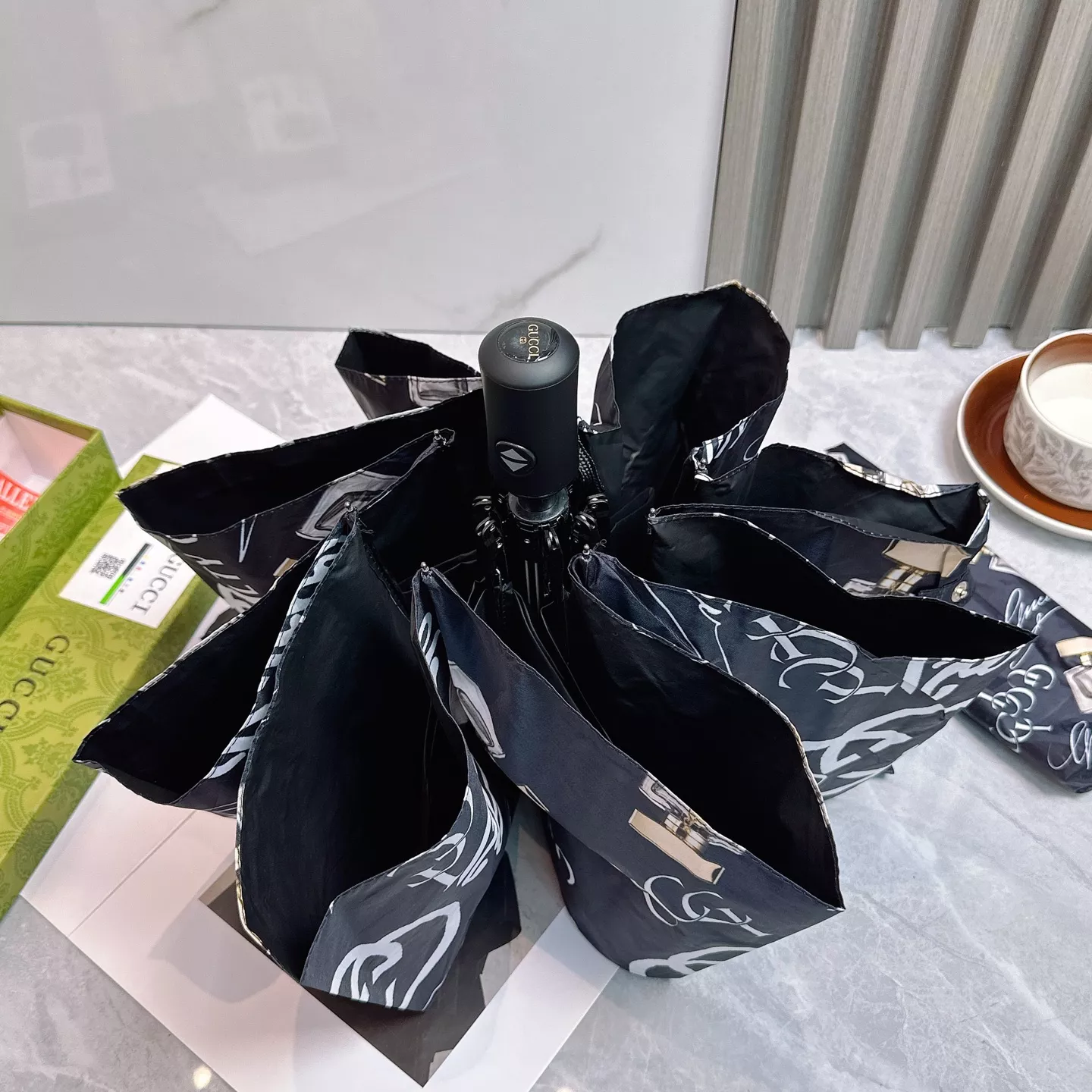 Efficient 1660 Gucci Umbrellas