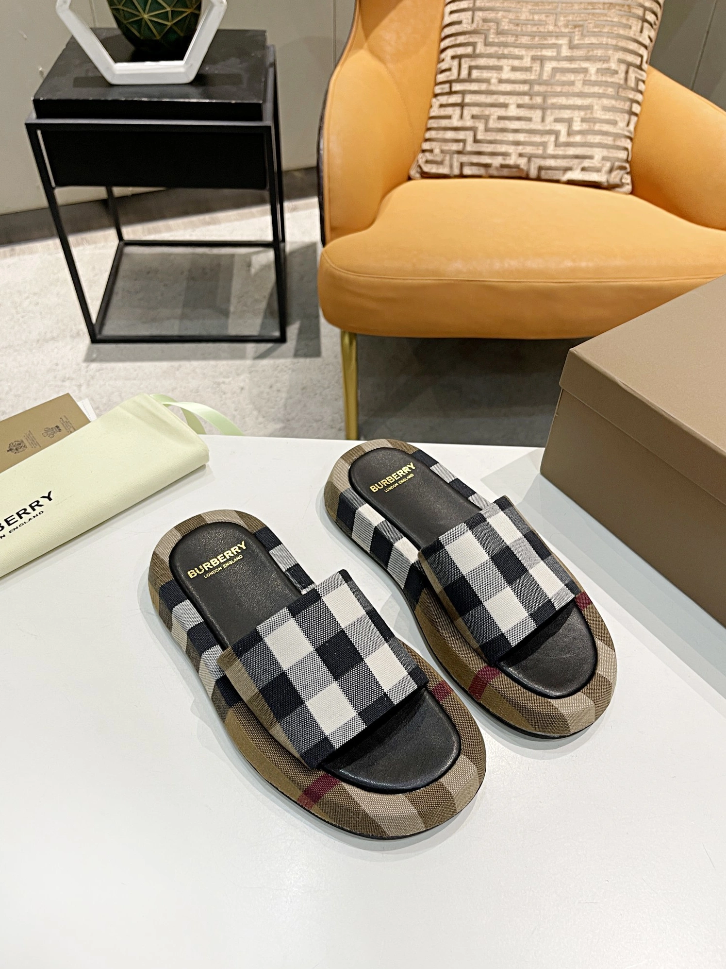 Efficient 1748 Burberry Slippers For Women