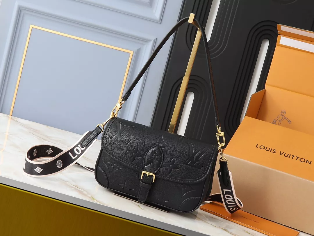 Efficient 2140 Louis Vuitton AAA Quality Messenger Bags For Women