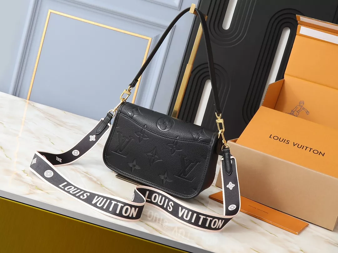 Efficient 2140 Louis Vuitton AAA Quality Messenger Bags For Women
