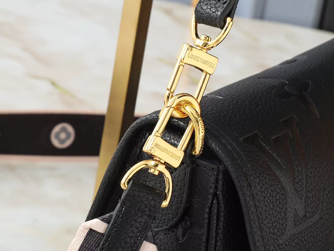 Efficient 2140 Louis Vuitton AAA Quality Messenger Bags For Women