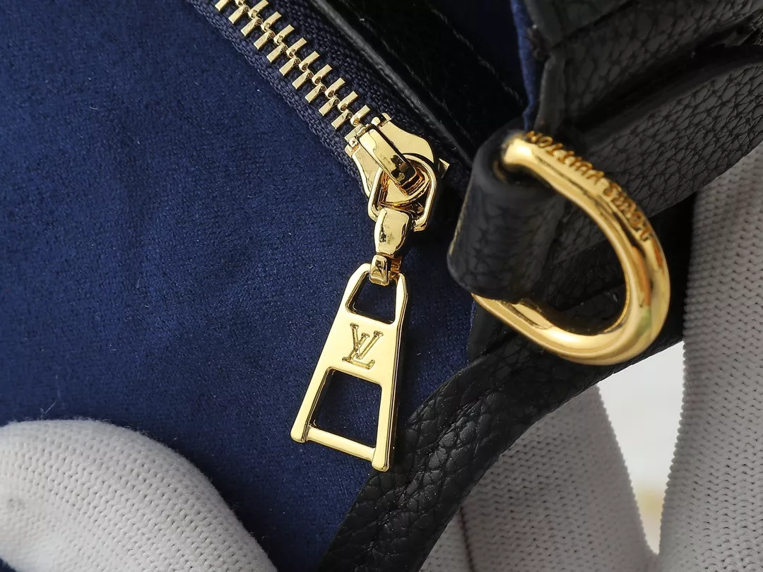 Efficient 2140 Louis Vuitton AAA Quality Messenger Bags For Women