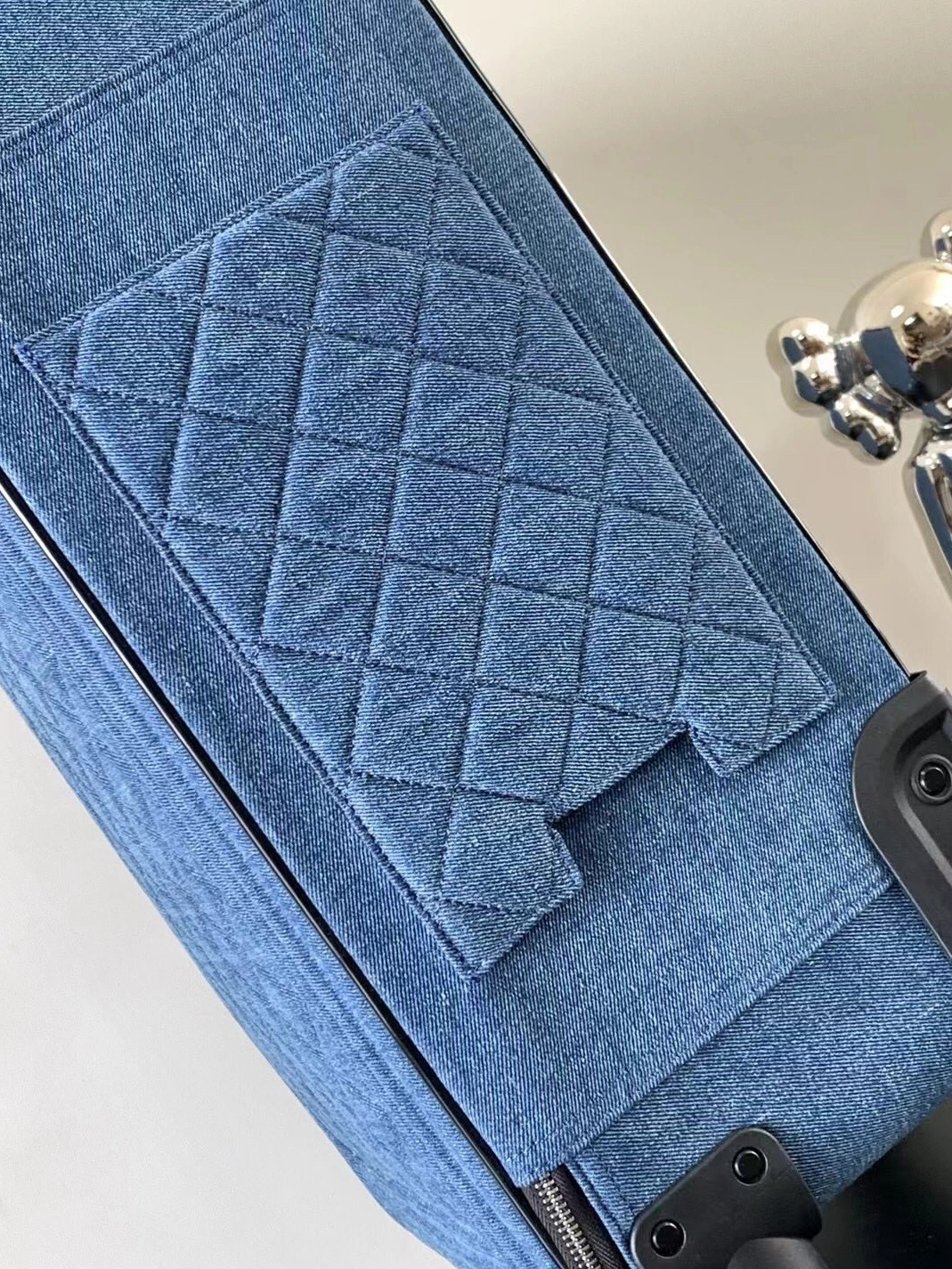 Efficient 2215 Chanel Luggage Upright For Unisex
