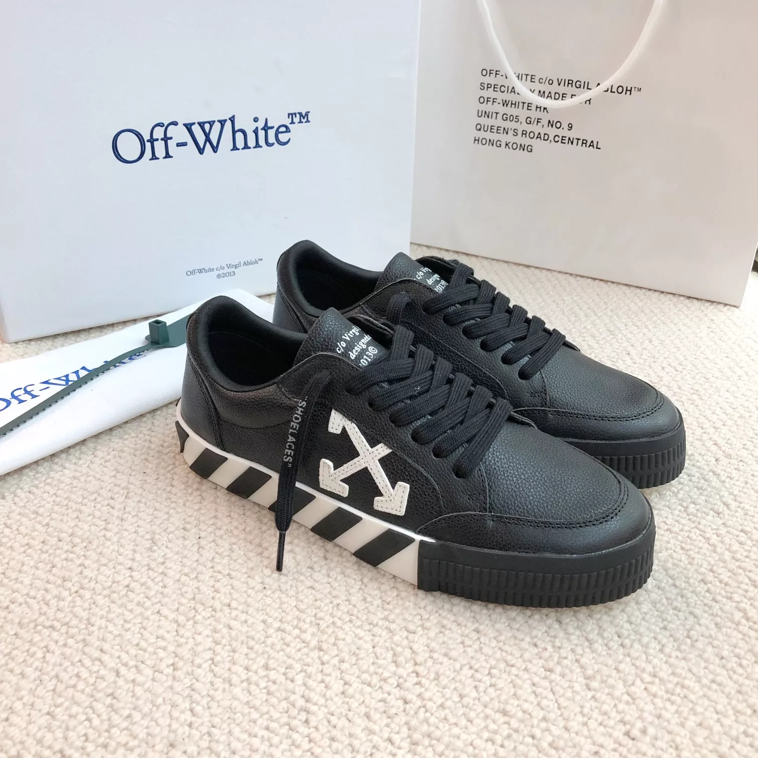 Efficient 2304 Off-White Casual Shoes For Men