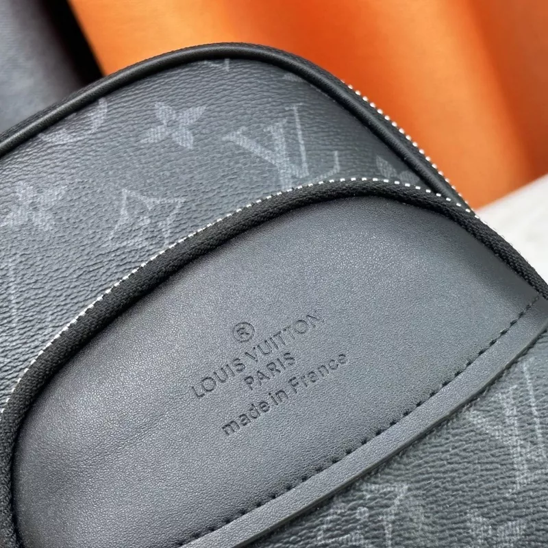 Efficient 2362 Louis Vuitton AAA Man Messenger Bags