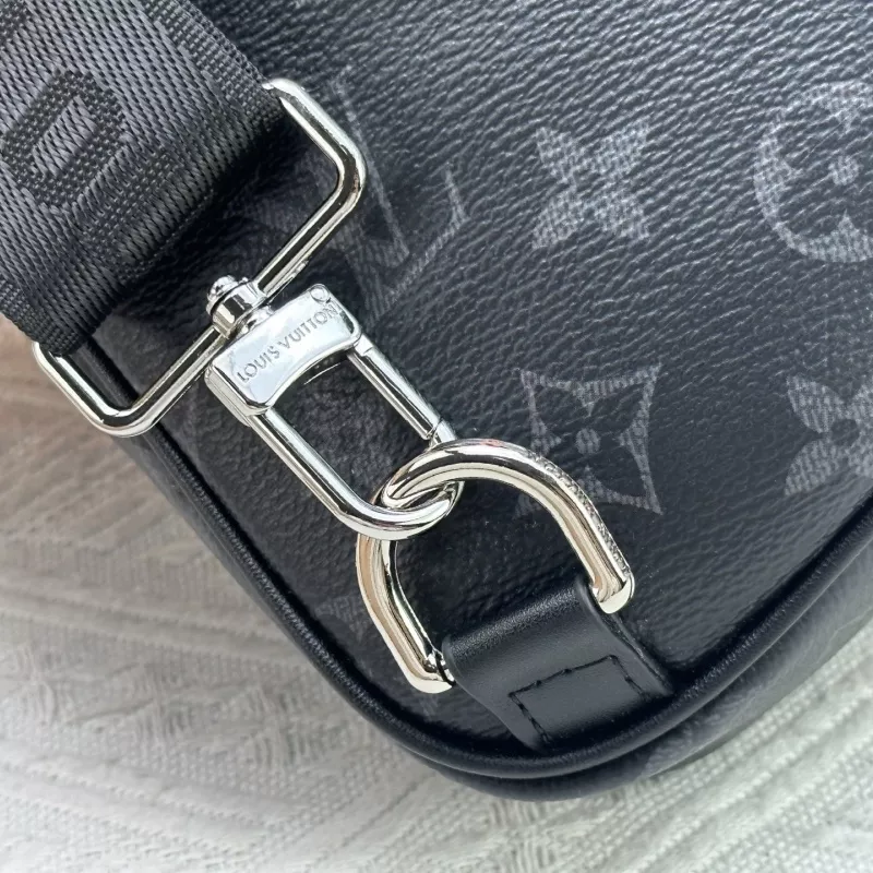 Efficient 2362 Louis Vuitton AAA Man Messenger Bags