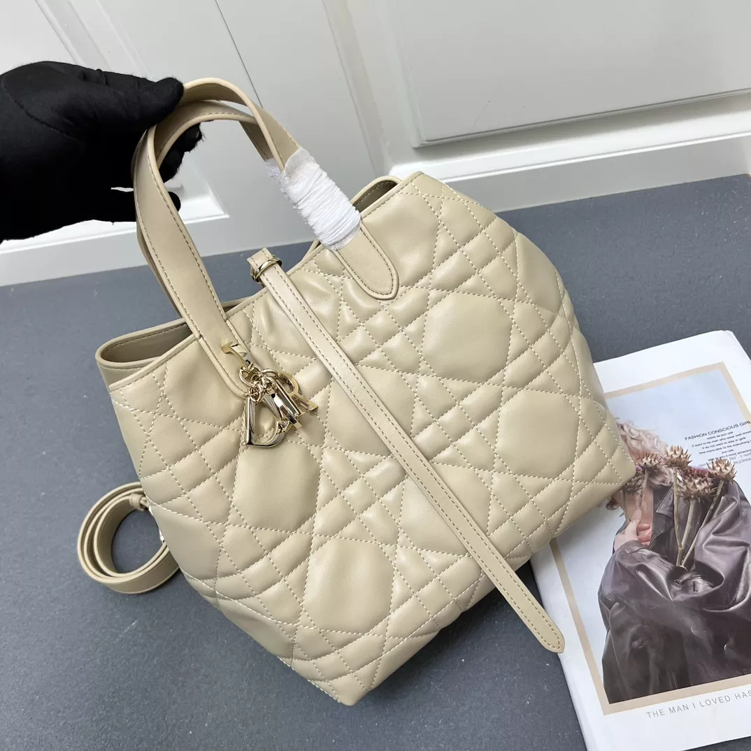 Efficient 2661 Christian Dior AAA Quality Handbags For Women