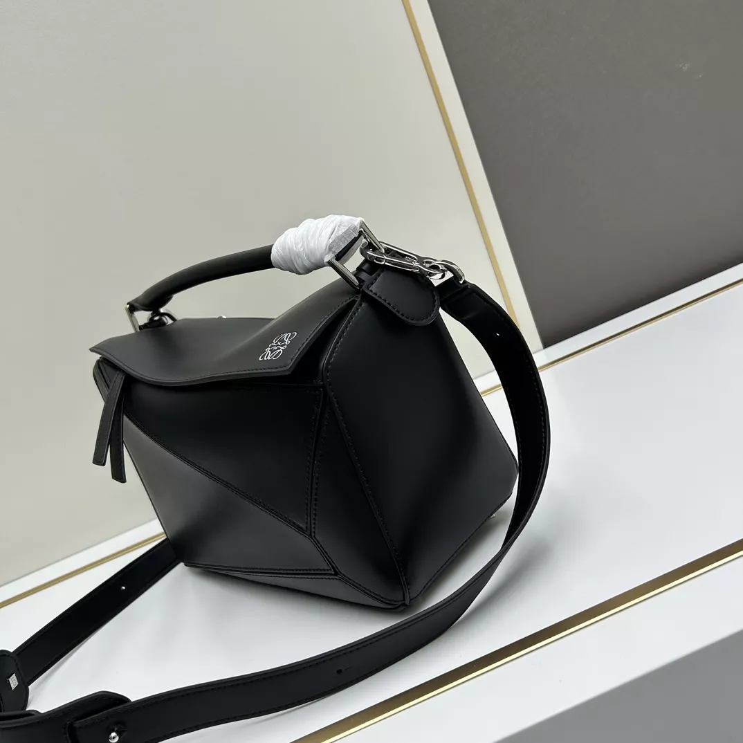 Efficient 3056 LOEWE AAA Quality Messenger Bags For Women