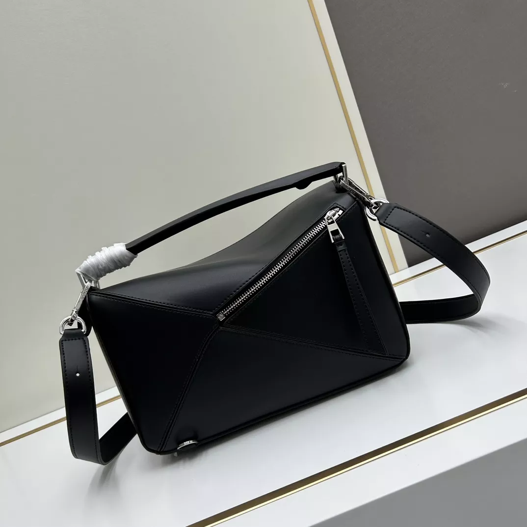 Efficient 3056 LOEWE AAA Quality Messenger Bags For Women