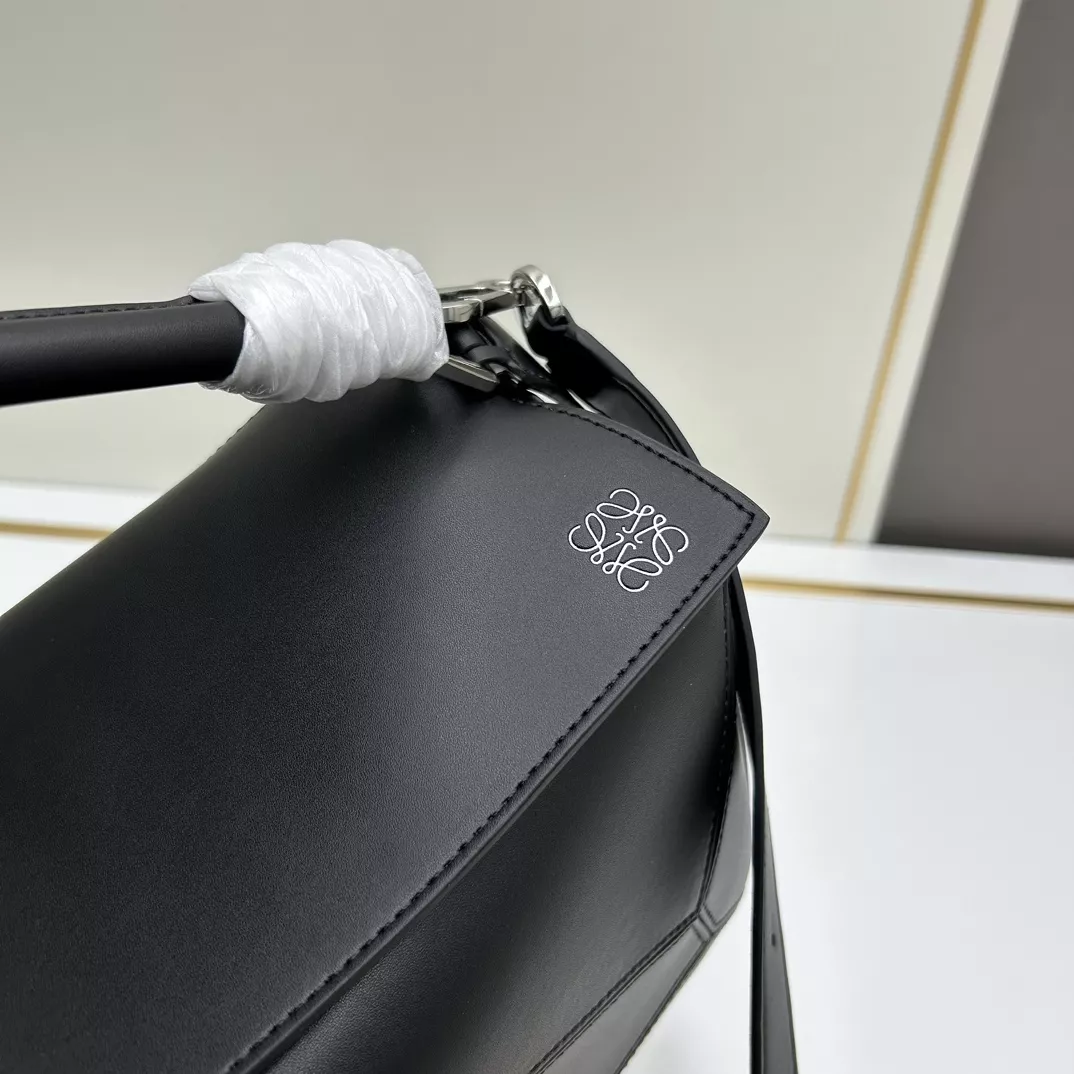 Efficient 3056 LOEWE AAA Quality Messenger Bags For Women