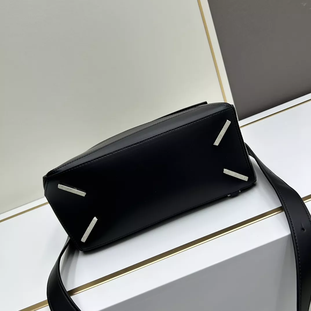 Efficient 3056 LOEWE AAA Quality Messenger Bags For Women