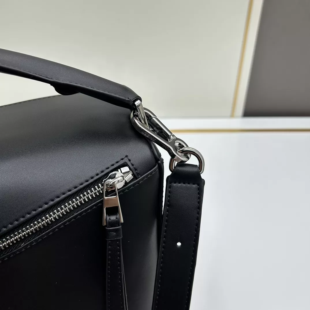 Efficient 3056 LOEWE AAA Quality Messenger Bags For Women