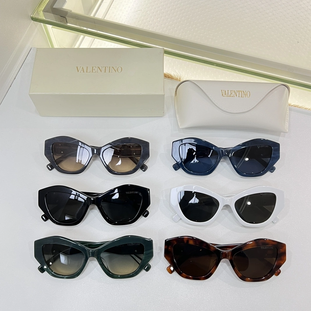 Efficient 329 Valentino AAA Quality Sunglasses