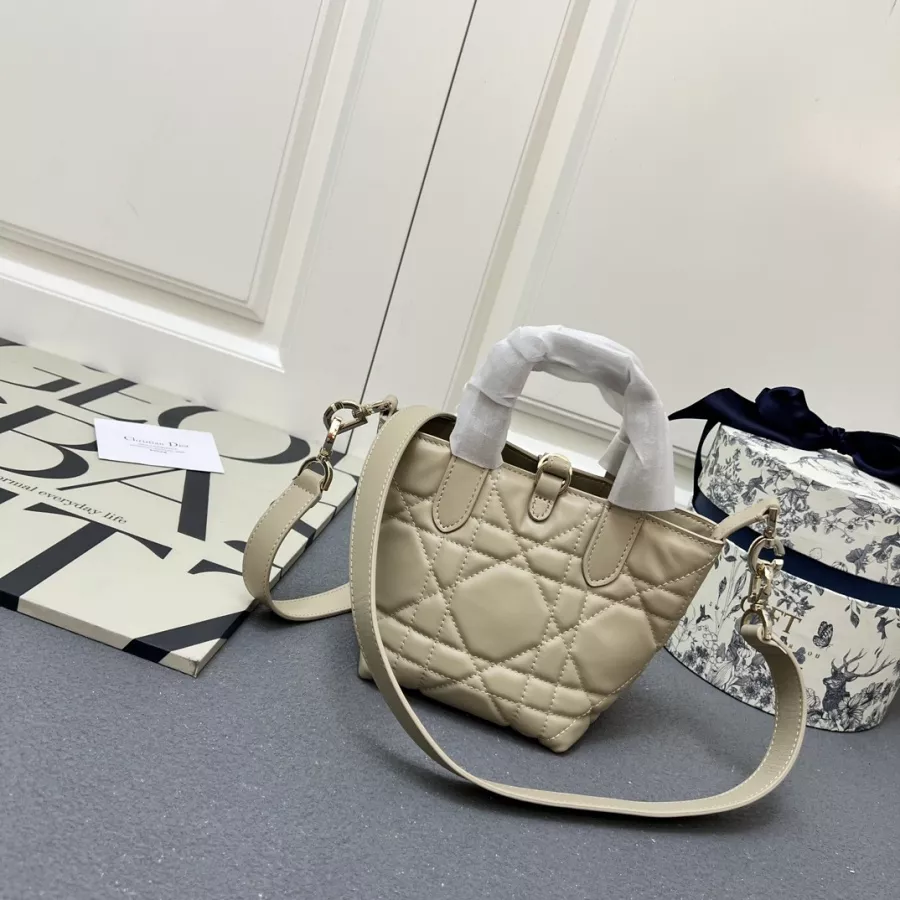 Efficient 3352 Christian Dior AAA Quality Handbags For Women
