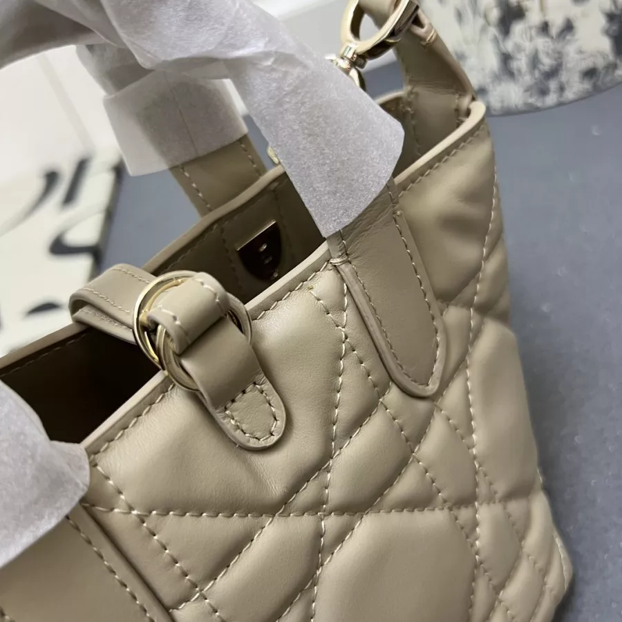 Efficient 3352 Christian Dior AAA Quality Handbags For Women