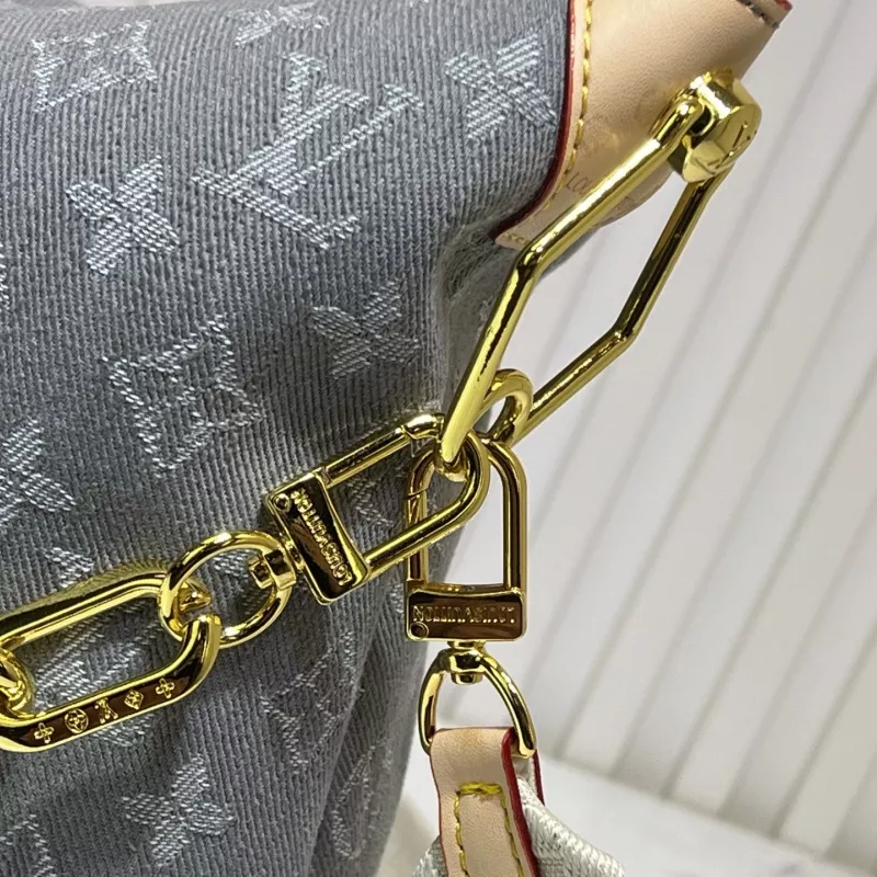 Efficient 3610 Louis Vuitton AAA Quality Messenger Bags For Women