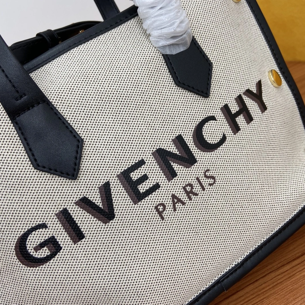 Efficient 3817 Givenchy AAA Quality Handbags For Women