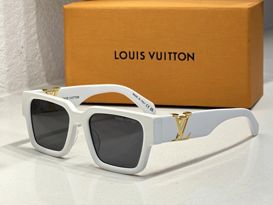 Efficient 4045 Louis Vuitton AAA Quality Sunglasses