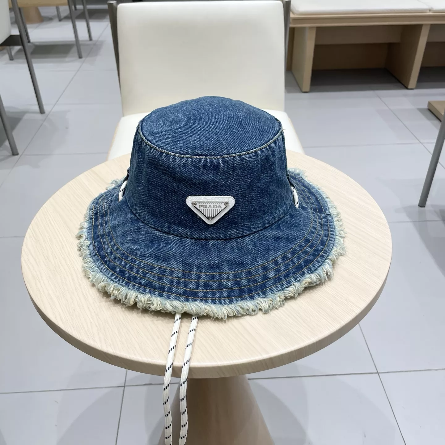 Efficient 4079 Prada Caps