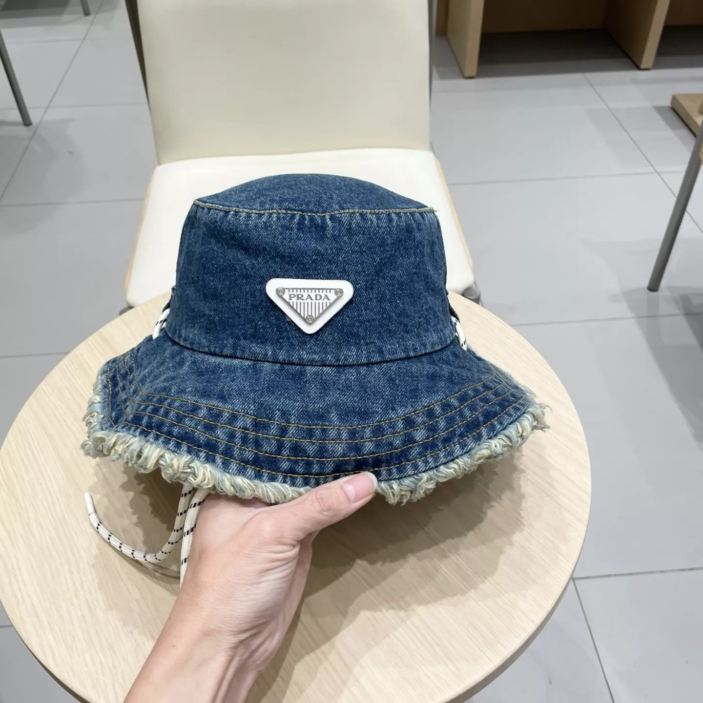 Efficient 4079 Prada Caps