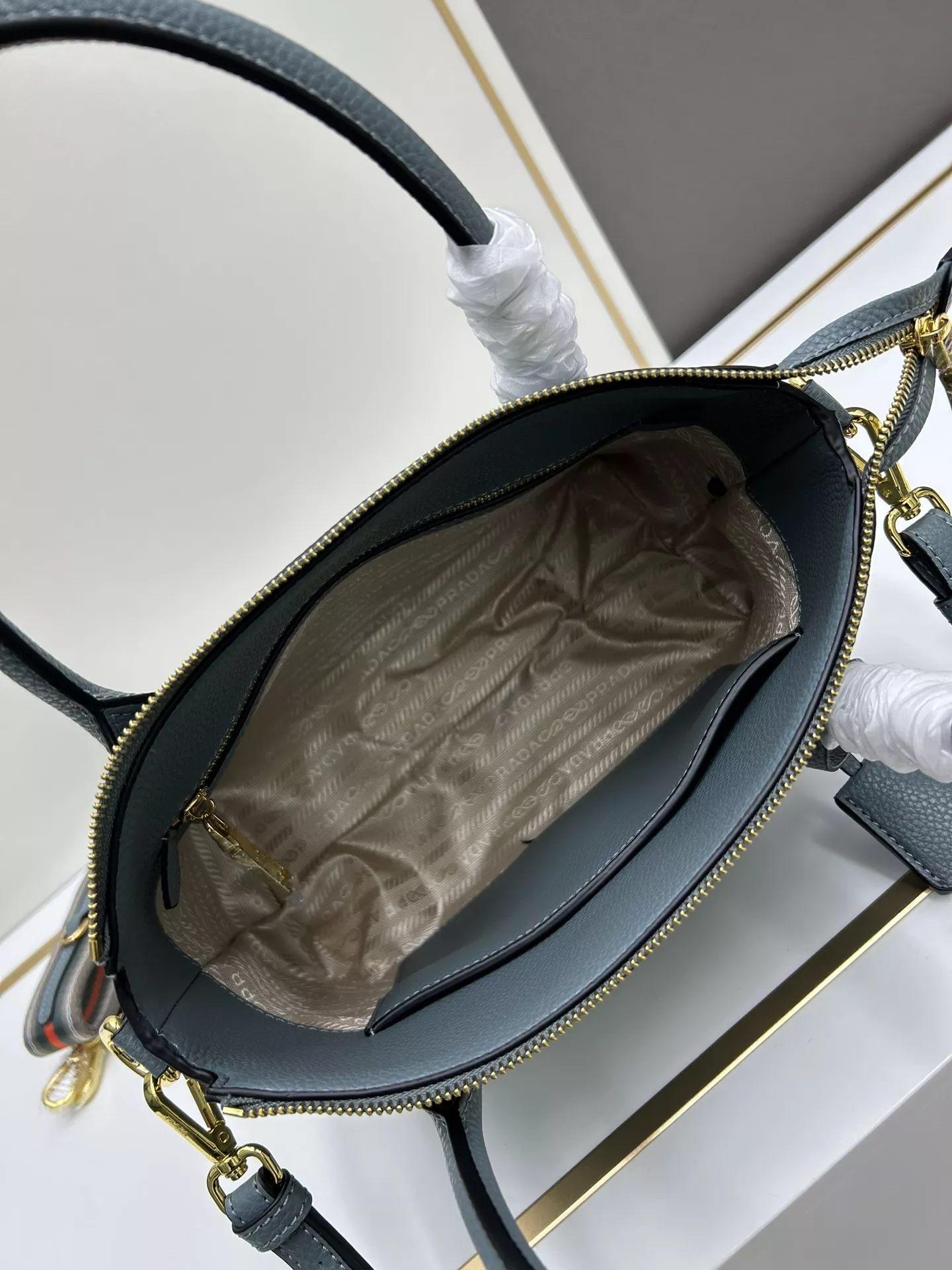 Efficient 4094 Prada AAA Quality Handbags For Women