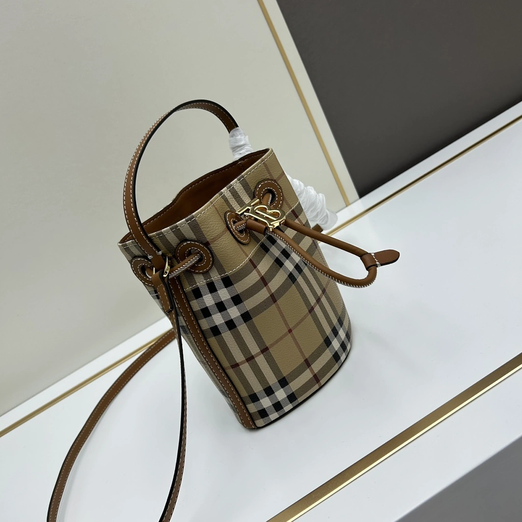 Efficient 4232 Burberry AAA Quality Messenger Bags For Women