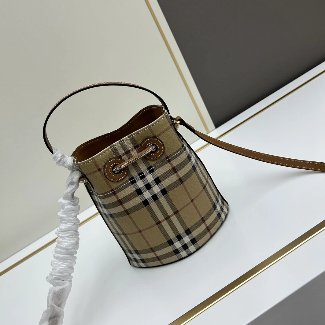 Efficient 4232 Burberry AAA Quality Messenger Bags For Women