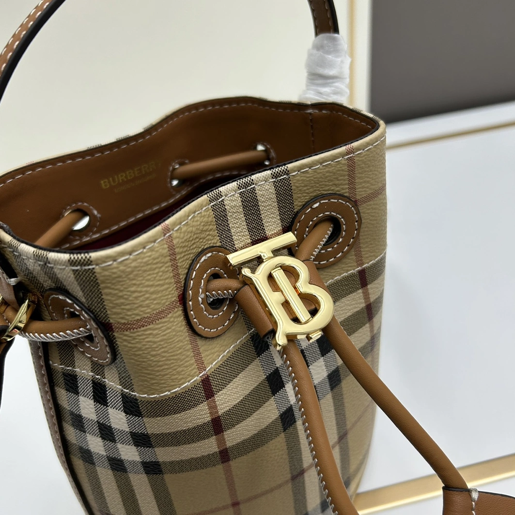 Efficient 4232 Burberry AAA Quality Messenger Bags For Women