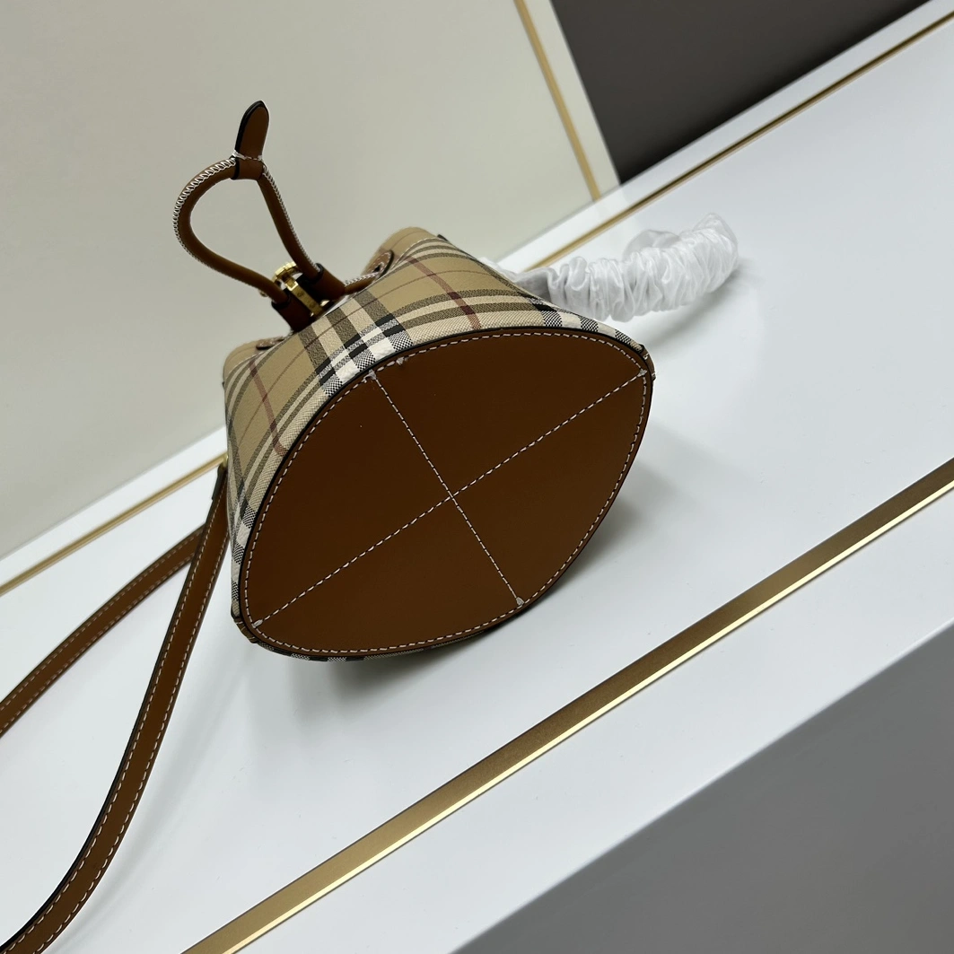 Efficient 4232 Burberry AAA Quality Messenger Bags For Women
