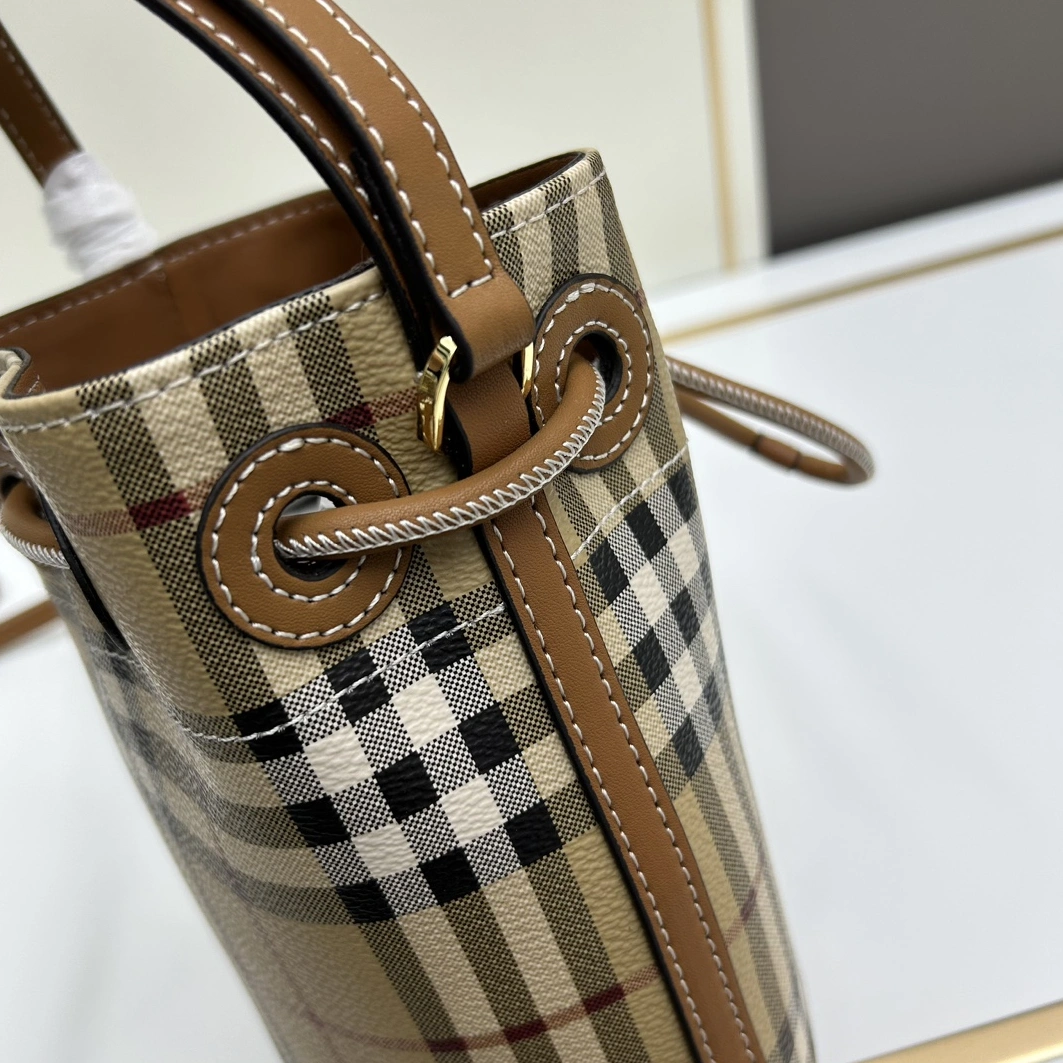 Efficient 4232 Burberry AAA Quality Messenger Bags For Women
