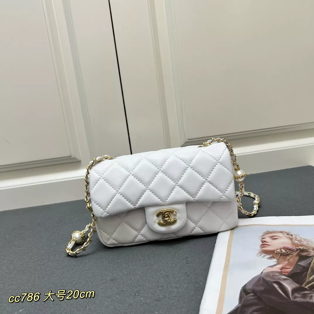 Efficient 4242 Chanel AAA Quality Messenger Bags For Women