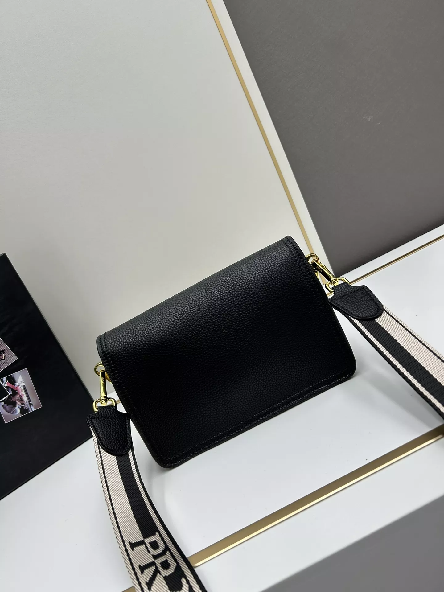 Efficient 4608 Prada AAA Quality Messenger Bags For Women