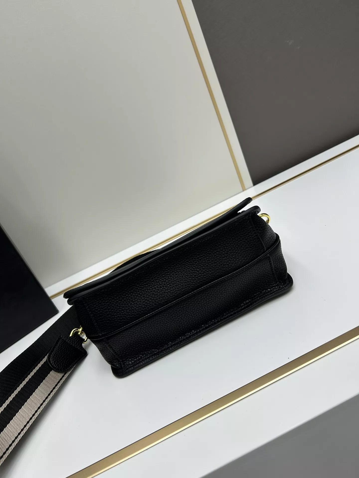 Efficient 4608 Prada AAA Quality Messenger Bags For Women