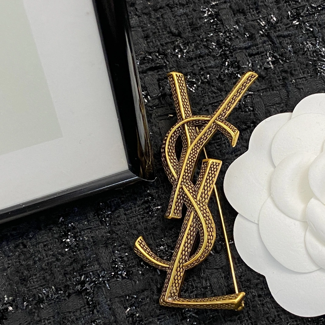 Efficient 4924 Yves Saint Laurent Brooches