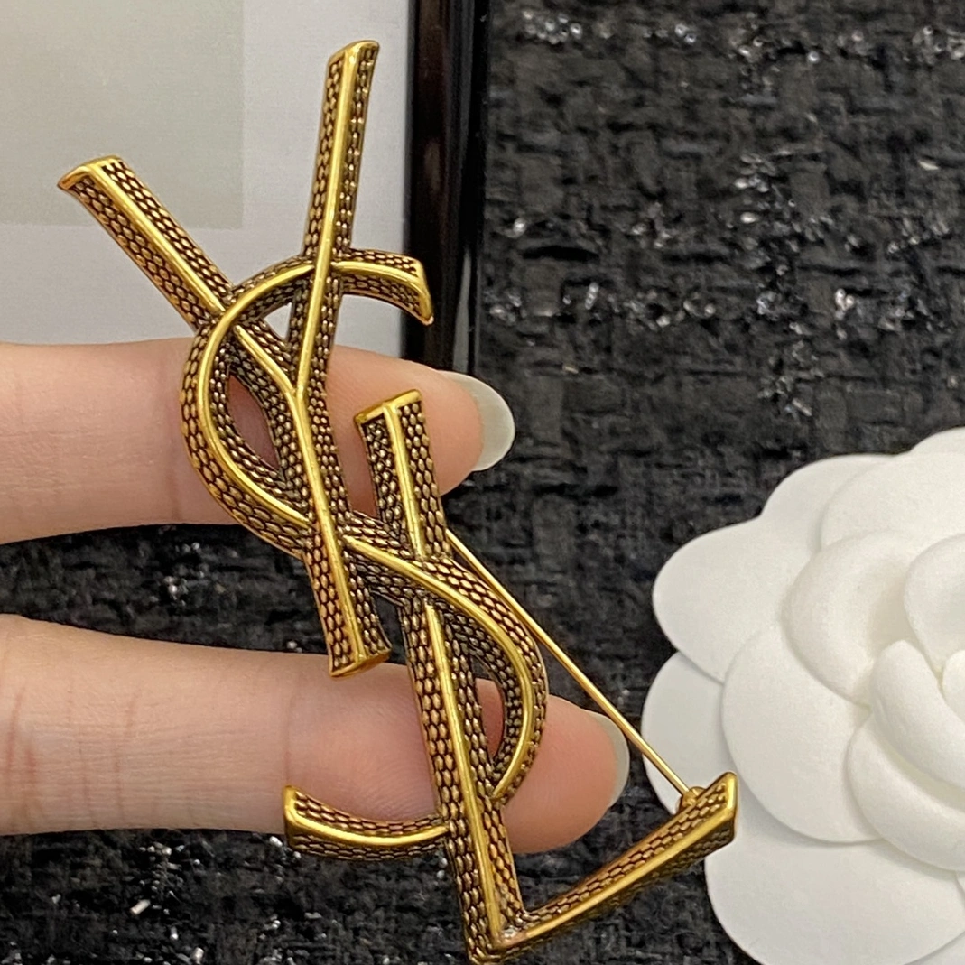 Efficient 4924 Yves Saint Laurent Brooches