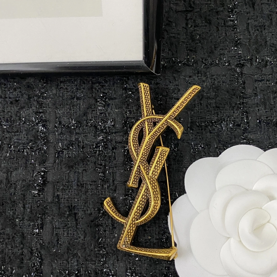 Efficient 4924 Yves Saint Laurent Brooches
